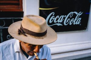 Lee más sobre el artículo Coca-Life: ícono global en el paisaje urbano